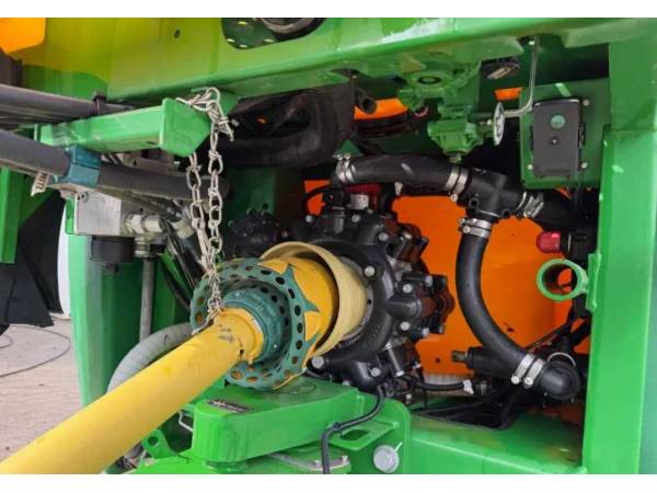 Причіпний обприскувач John Deere M732 (2022)