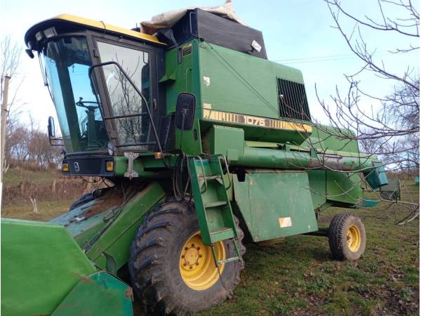 Комбайн John Deere 1075 (1985)