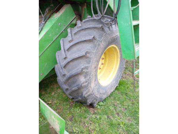 Комбайн John Deere 1075 (1985)