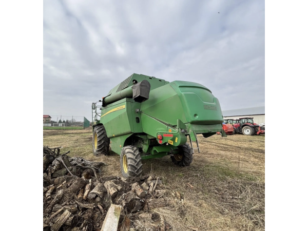 Комбайн John Deere W330 (2015)