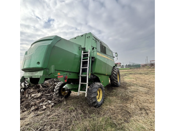 Комбайн John Deere W330 (2015)