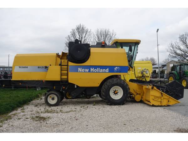 Комбайн New Holland TC5050 (2009)