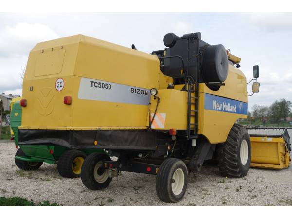 Комбайн New Holland TC5050 (2009)