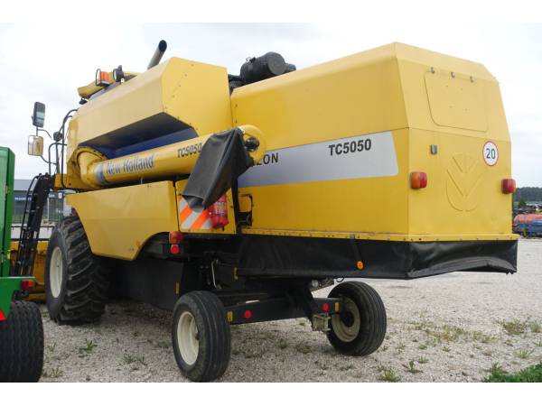 Комбайн New Holland TC5050 (2009)