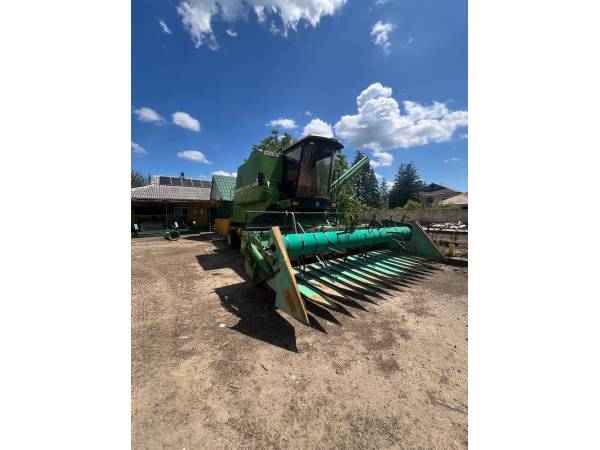 Комбайн John Deere 1075 
