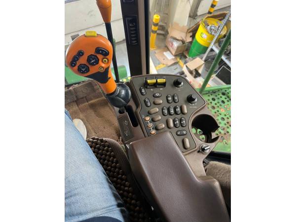 Комбайн John Deere 9880STS (2004)