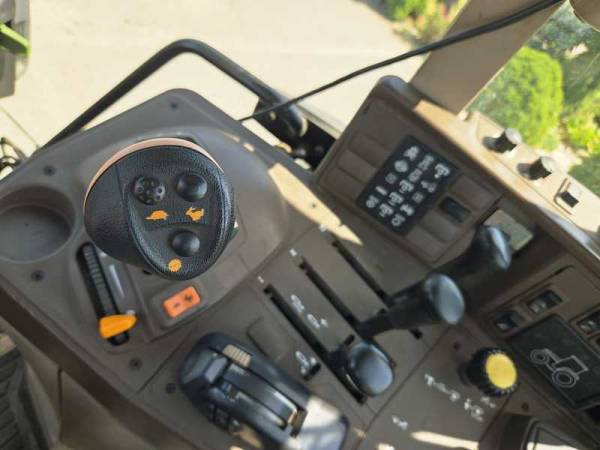 Трактор John Deere 6820 (2005)