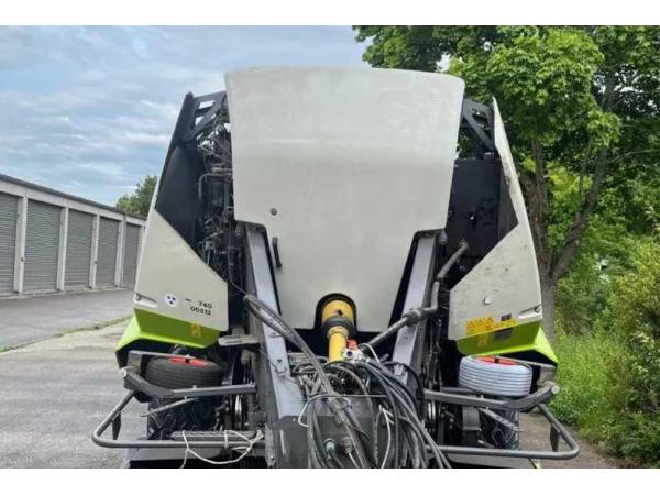Прес-підбирач Claas Quadrant 2200 RC (2009)