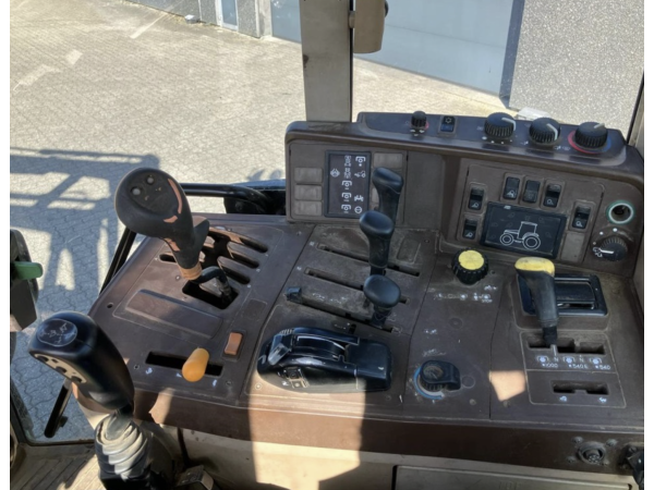 Трактор John Deere 6810 (1998)