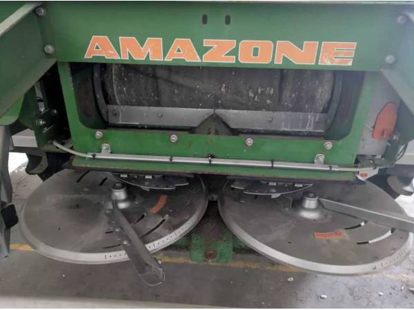 Розкидач добрив Amazone ZG-B 5500 (2007)