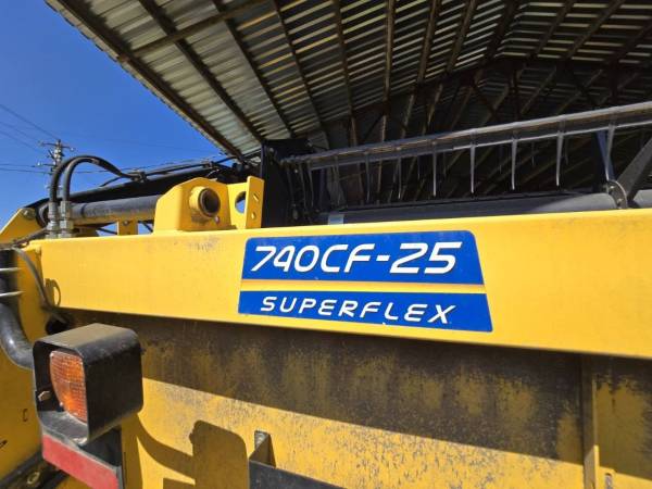 Комбайн New Holland CX6090 (2016)