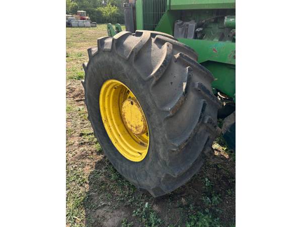 Трактор John Deere 8300 (2000)