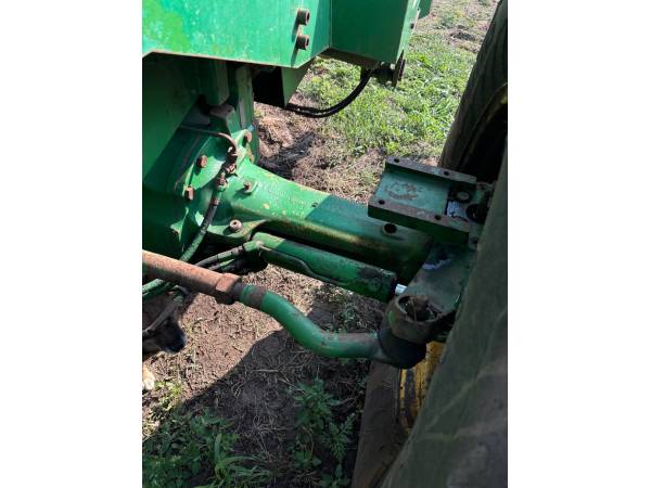 Трактор John Deere 8300 (2000)