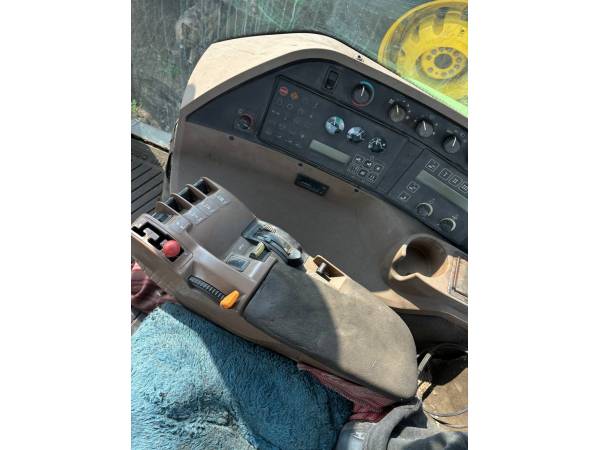 Трактор John Deere 8300 (2000)