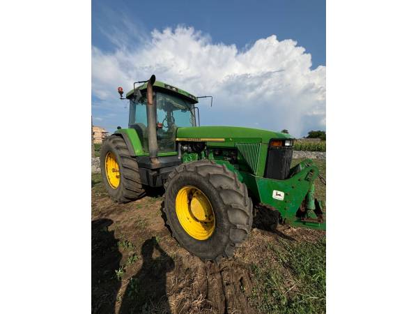 Трактор John Deere 8300 (2000)