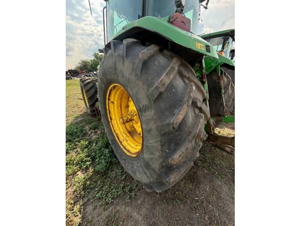 Трактор John Deere 8300 (2000)