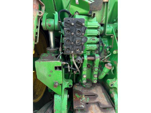 Трактор John Deere 8300 (2000)