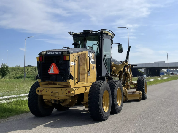 Грейдер Caterpillar 12M (2011)