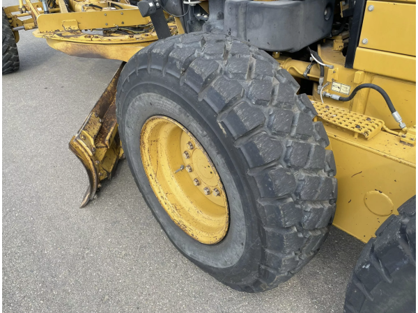 Грейдер Caterpillar 12M (2011)