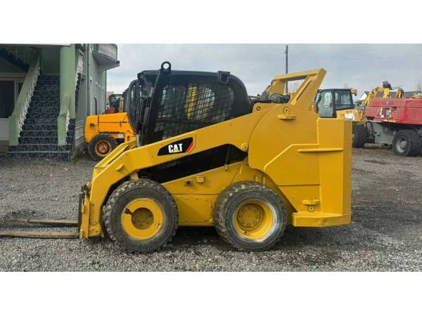 Міні-навантажувач Caterpillar 246C (2017)