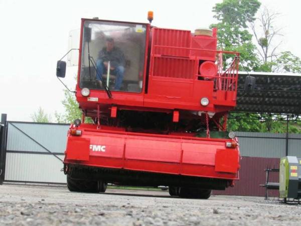 Горохоуборочный комбайн FMC 979 (1994)