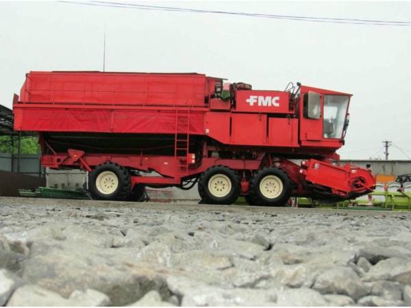 Горохоуборочный комбайн FMC 979 (1994)