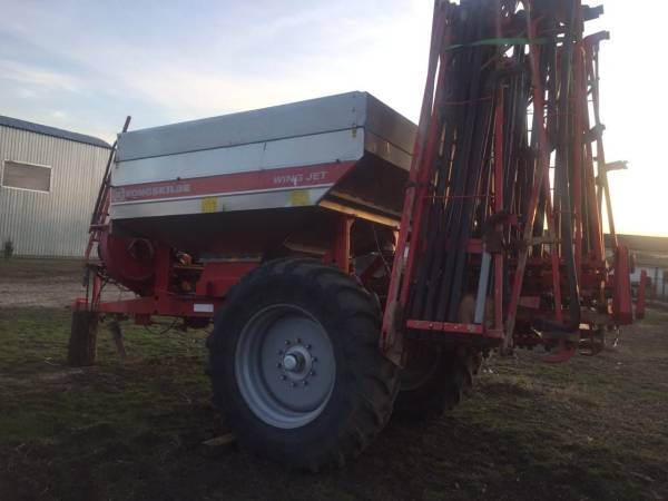 Розкидач добрив Kongskilde s4024 (2008)