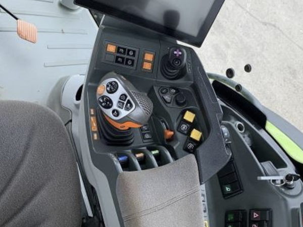 Трактор Claas Axion 830 (2018)
