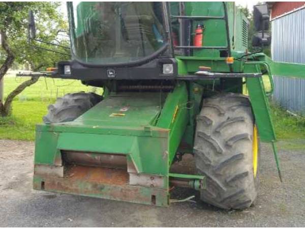 Комбайн John Deere 1155 (1991)