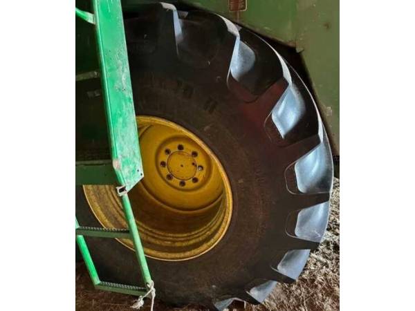 Комбайн John Deere 1188 (1991)
