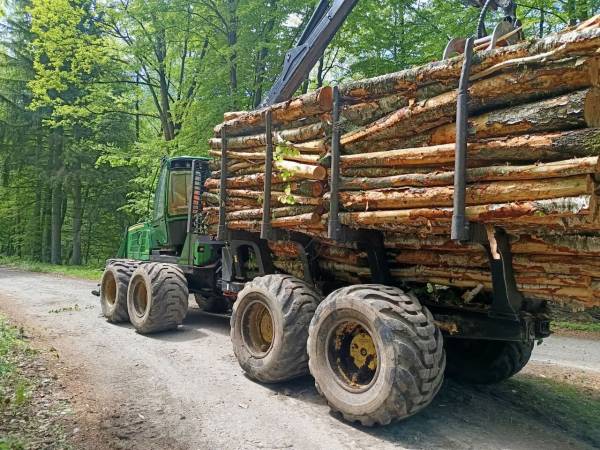 Форвардер John Deere 1210 (2013)
