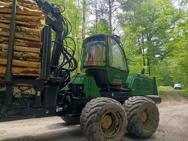 Форвардер John Deere 1210 (2013)