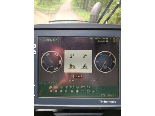 Форвардер John Deere 1210 (2013)