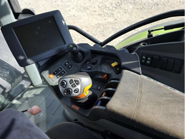 Трактор Claas Arion 640 (2012)