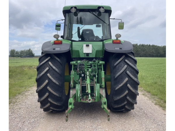 Трактор John Deere 8320 (2002)