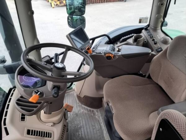 Трактор John Deere 6215 R (2019)