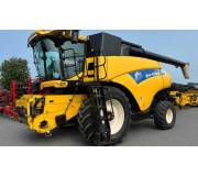 Комбайн New Holland CR9090
