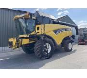 Комбайн New Holland CX 880