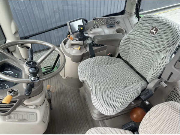 Трактор John Deere 6130R (2015)