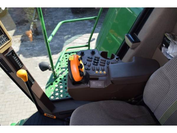 Комбайн John Deere W650