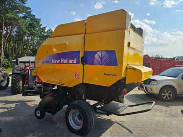 Прес-підбирач рулонний New Holland BR 7070 (2008)