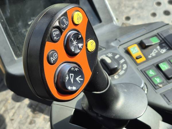 Комбайн CAT Lexion 595R (2010)
