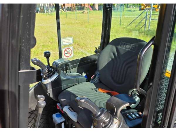 Міні-екскаватора JCB 8026 CTS (2022)