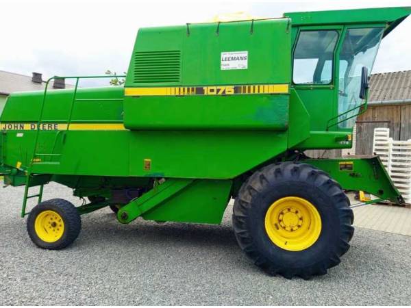 Комбайн John Deere 1075 (1988)
