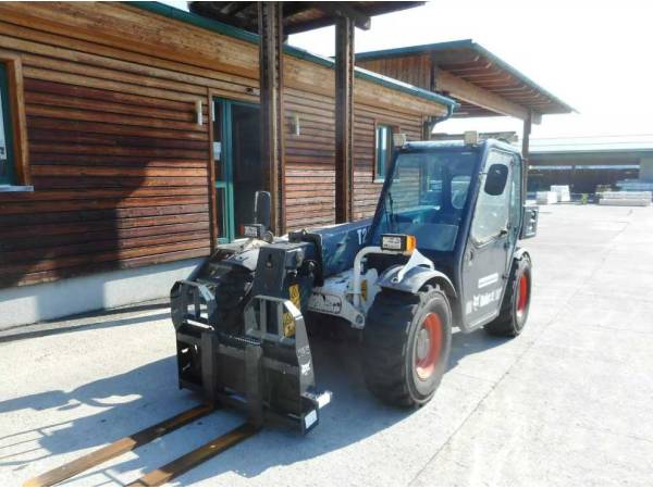 Телескопічний навантажувач Bobcat T2250 (2008)