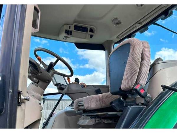 Трактор John Deere 6215R (2015)