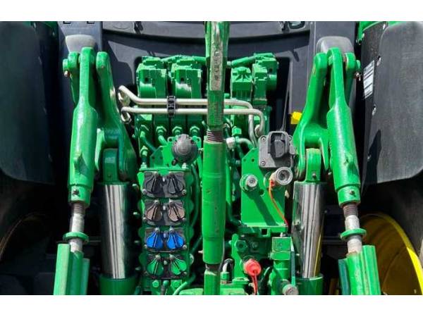 Трактор John Deere 6215R (2015)