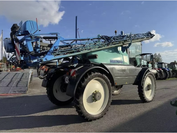 Самоходный опрыскиватель Berthoud Raptor 3240 (2015)