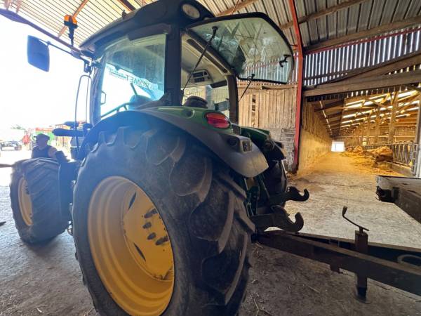 Трактор John Deere 6125R (2015)