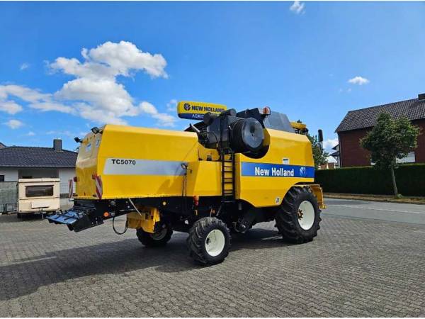 Комбайн New Holland TC5070 (2008)